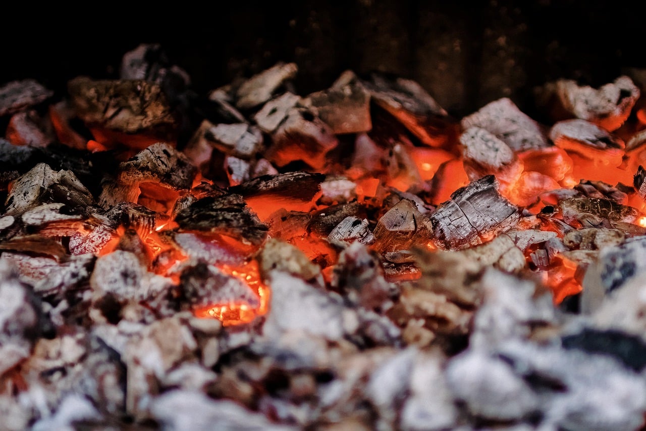 How to Achieve Perfect BBQ Flavor with a Charcoal Grill